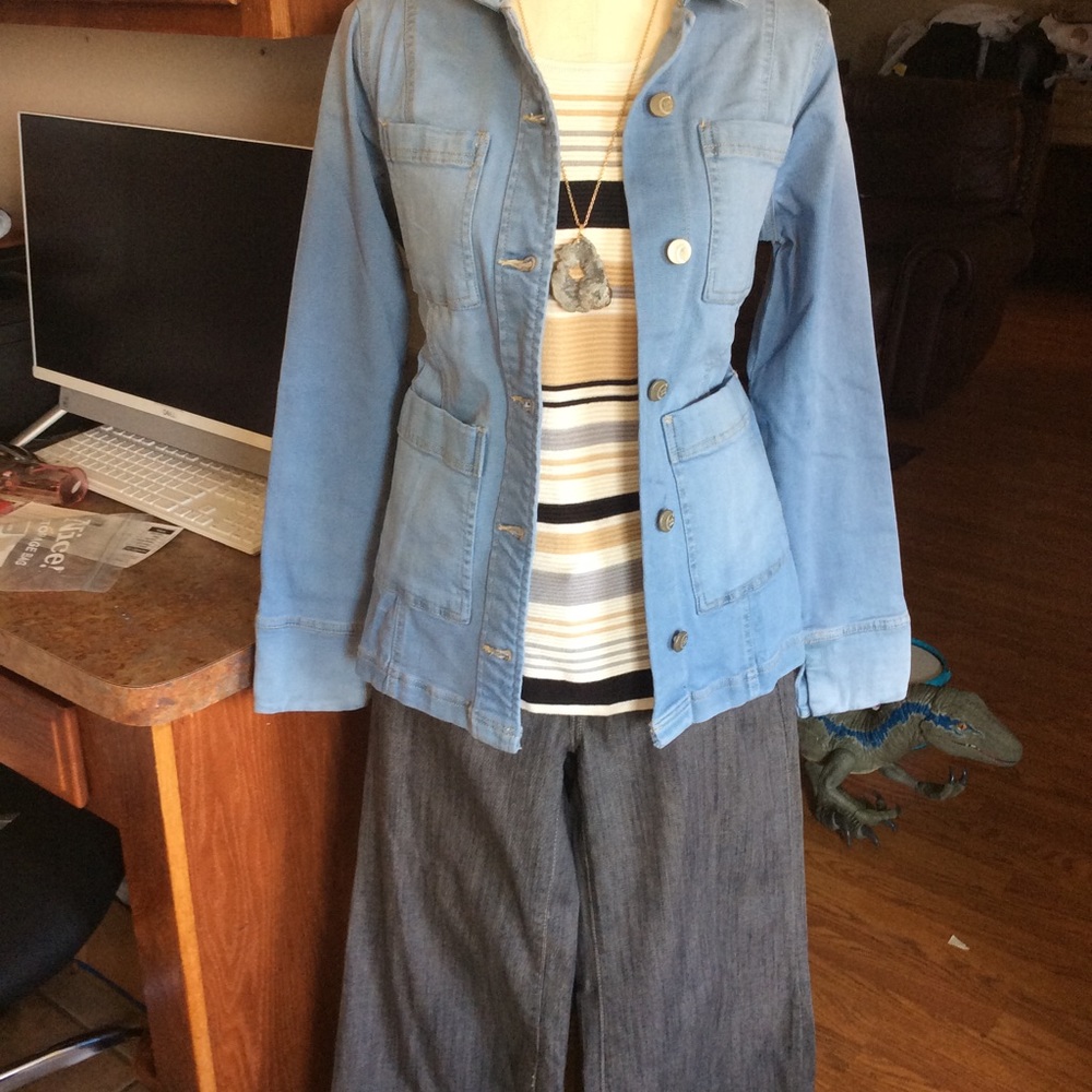 Cato v Light Wash Denim Jacket Size L, NWT - Picture 3 of 15
